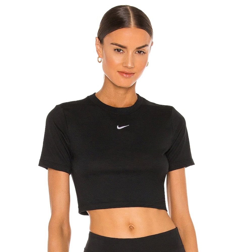 Nike NSW Essential Crop Tee in Black